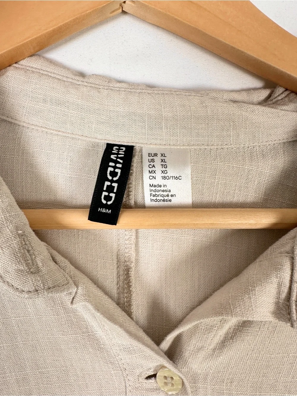 Title H&M Divided Linen Blend Button Up Shirt Beige Oversized Pocket Blouse Size - Picture 3 of 6